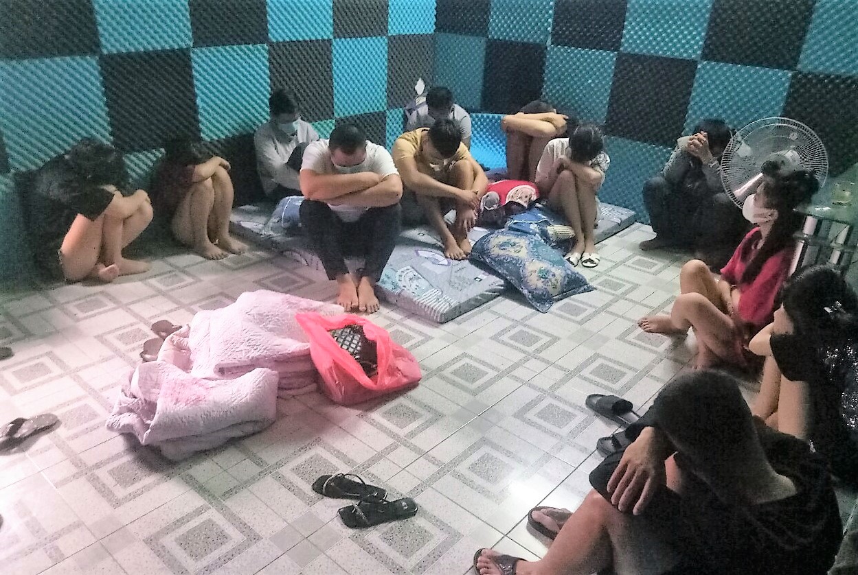 Quảng Ngãi: 35 nam nữ tụ tập tại nhà nghỉ tập bất chấp lệnh giãn cách - Ảnh 1.