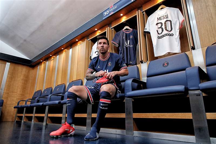 Hình ảnh đầu tiên Messi khoác áo PSG - Ảnh 6.