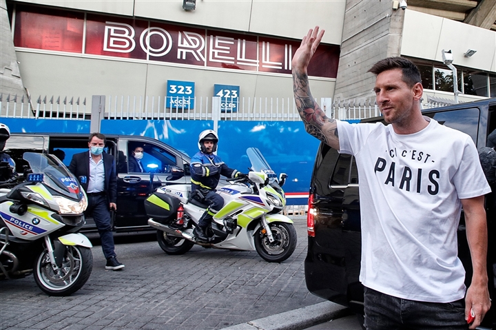 Hình ảnh đầu tiên Messi khoác áo PSG - Ảnh 9.