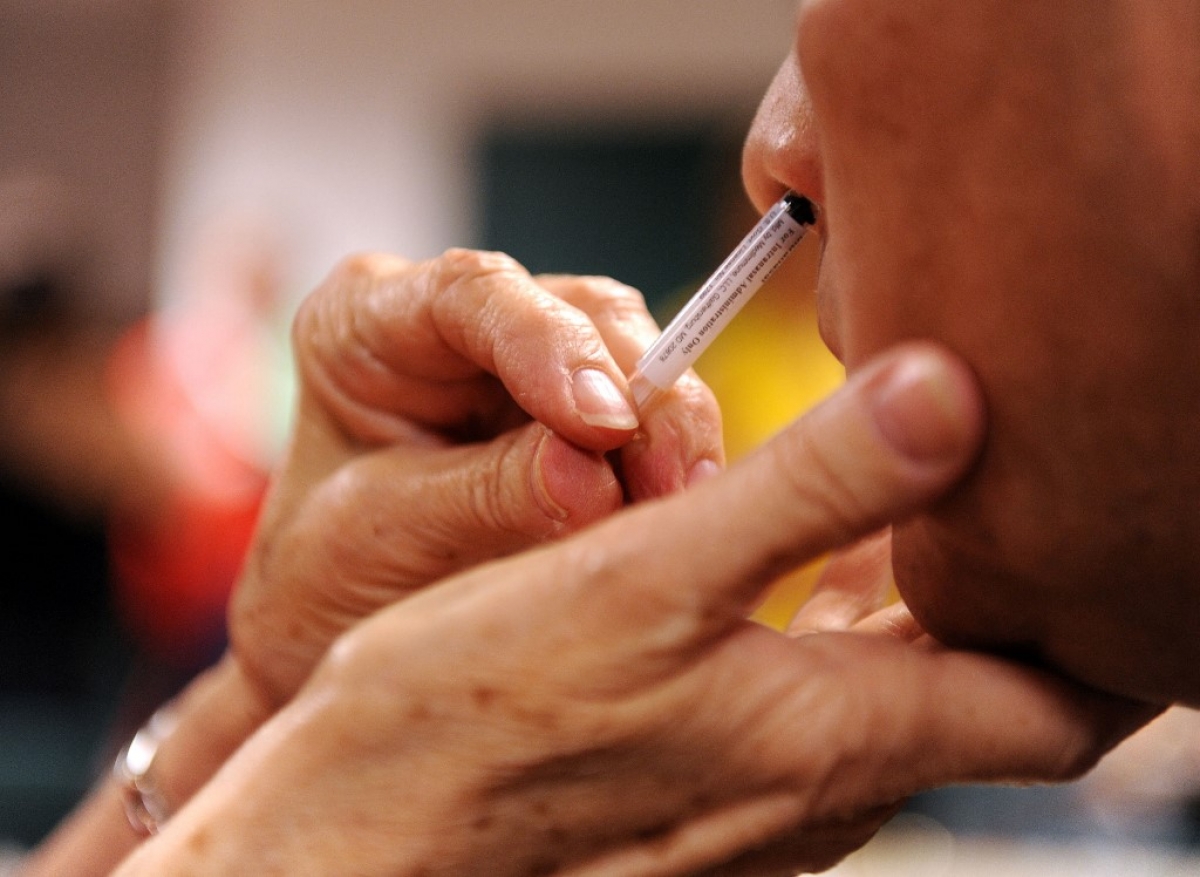 Thái Lan sắp thử nghiệm lâm sàng vaccine ngừa Covid-19 dạng xịt mũi - Ảnh 1.