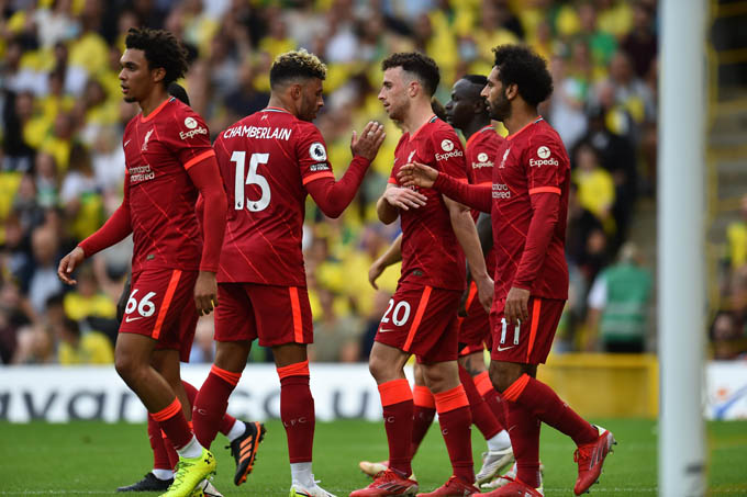 Kết quả Norwich 0-3 Liverpool: Salah tỏa sáng rực rỡ, Liverpool ra quân thắng lợi - Ảnh 1.