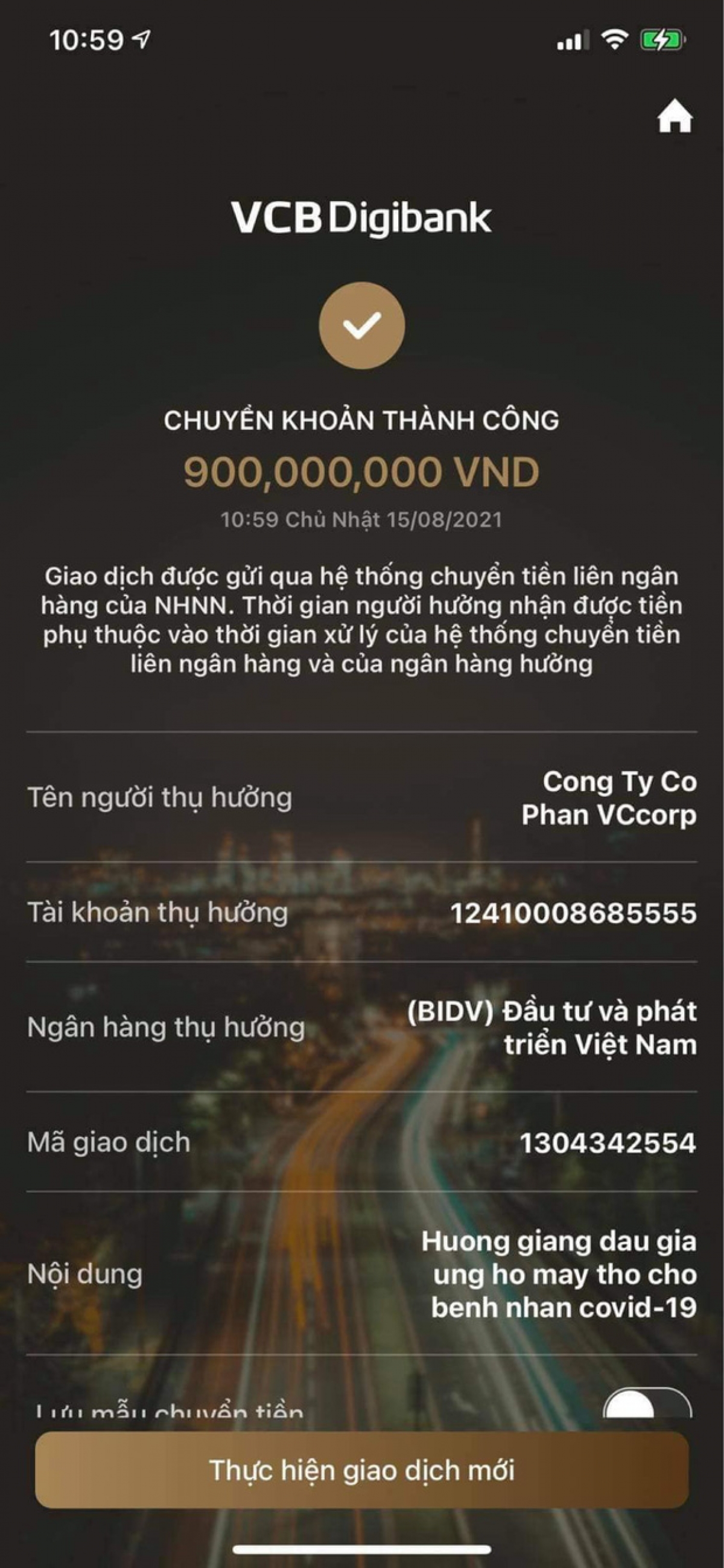 Hoa hậu Hương Giang đấu giá 900 triệu ủng hộ máy thở chống dịch Covid-19 - Ảnh 2.