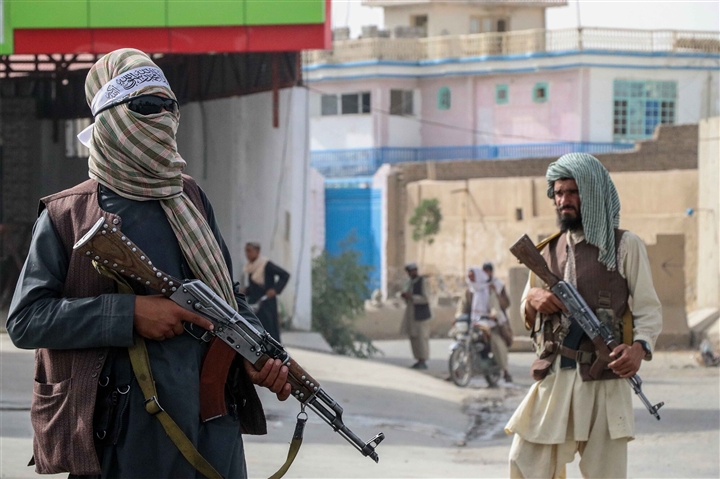 Hiểm họa khôn lường khi nhiều vũ khí tối tân của Mỹ rơi vào tay Taliban - Ảnh 2.