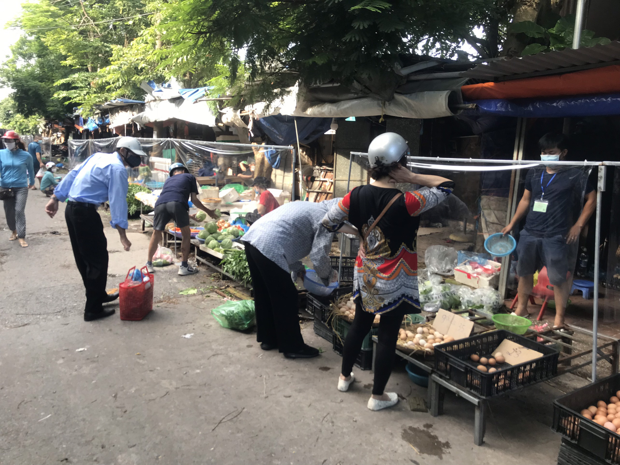 Chợ đầu mối phía Nam tại Hà Nội mở cửa trở lại - Ảnh 4.