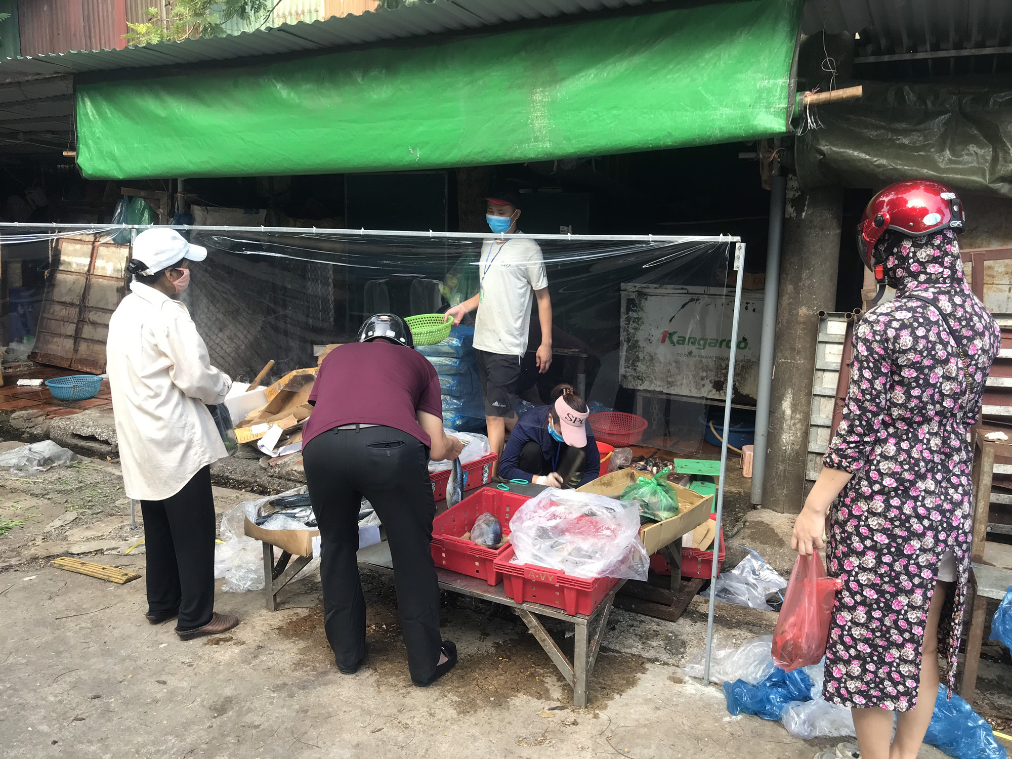 Chợ đầu mối phía Nam tại Hà Nội mở cửa trở lại - Ảnh 8.