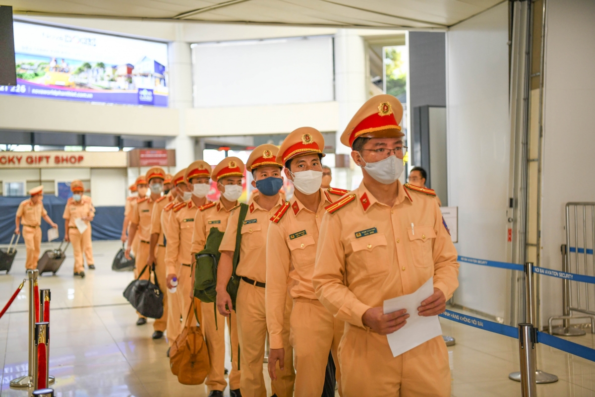 Tăng cường CSGT từ Hà Nội vào TP.HCM hỗ trợ chống dịch - Ảnh 3.