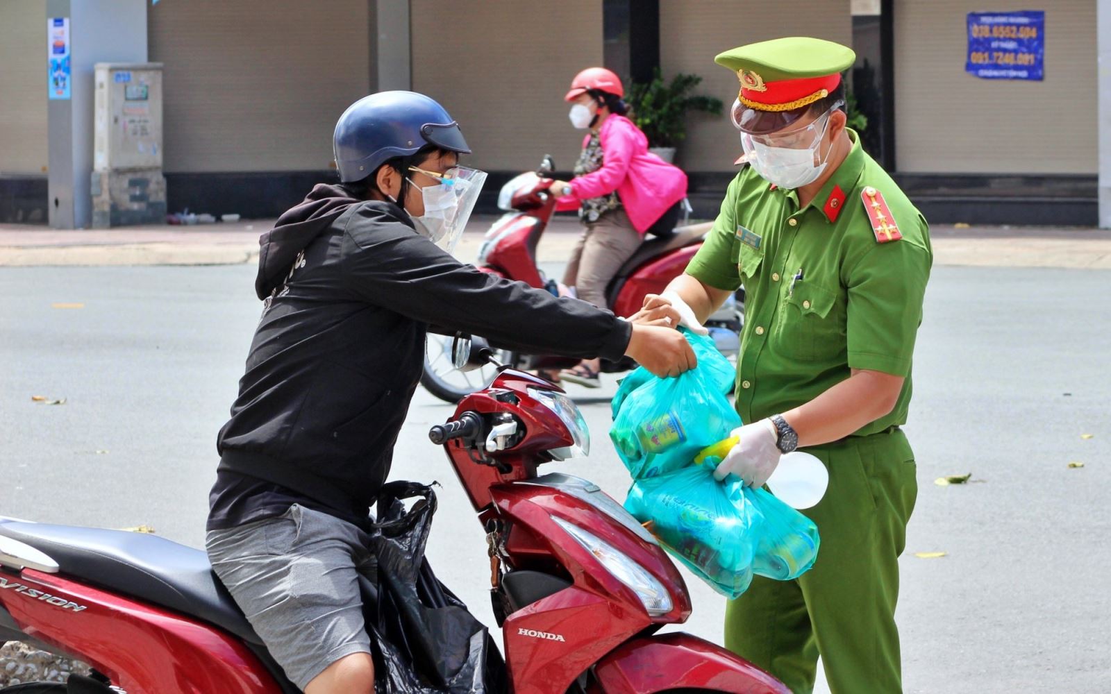 TP. Hồ Chí Minh: 30 đối tượng được cấp giấy đi đường từ 0 giờ ngày 23/8 - Ảnh 1.