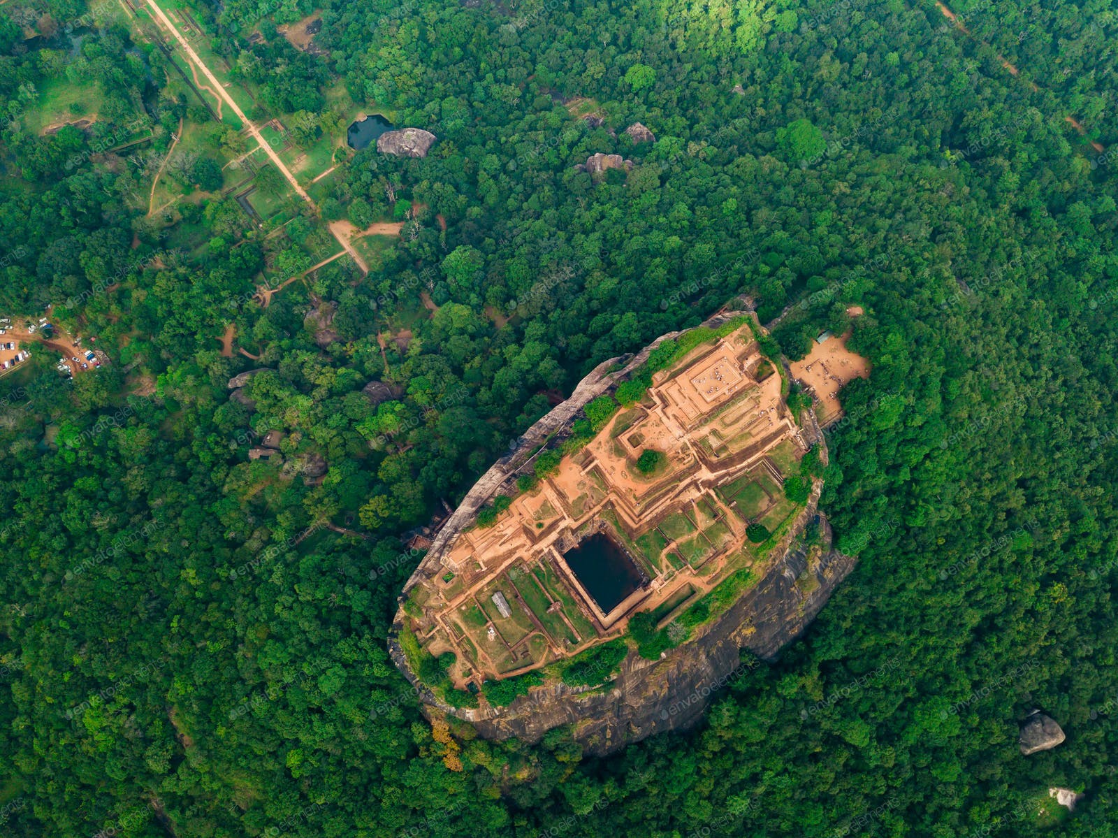 Kiệt tác 'pháo đài sư tử' giữa rừng rậm Sri Lanka - Ảnh 2.