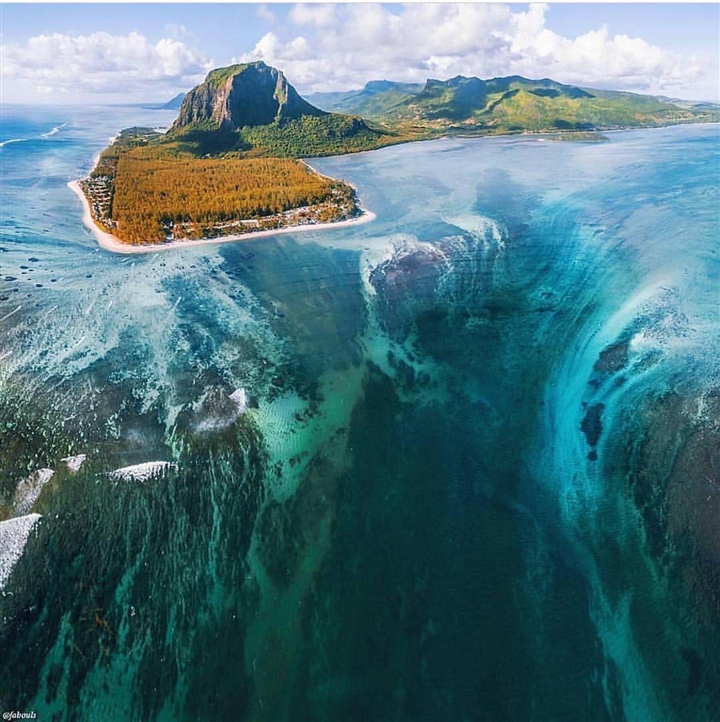 Vẻ đẹp kỳ diệu của ‘thác nước dưới biển’ độc nhất hành tinh - Ảnh 4.