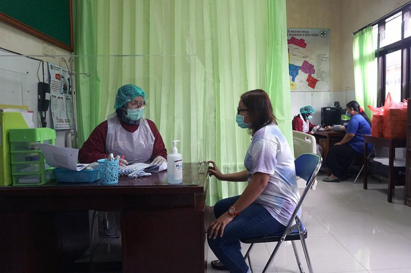 Indonesia tiêm chủng vaccine Covid-19 cho phụ nữ mang thai - Ảnh 1.