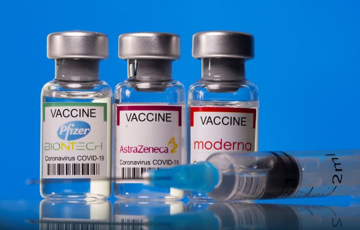 Kết hợp vaccine AstraZeneca với Pfizer hoặc Moderna giảm 88% nguy cơ mắc Covid-19 - Ảnh 1.