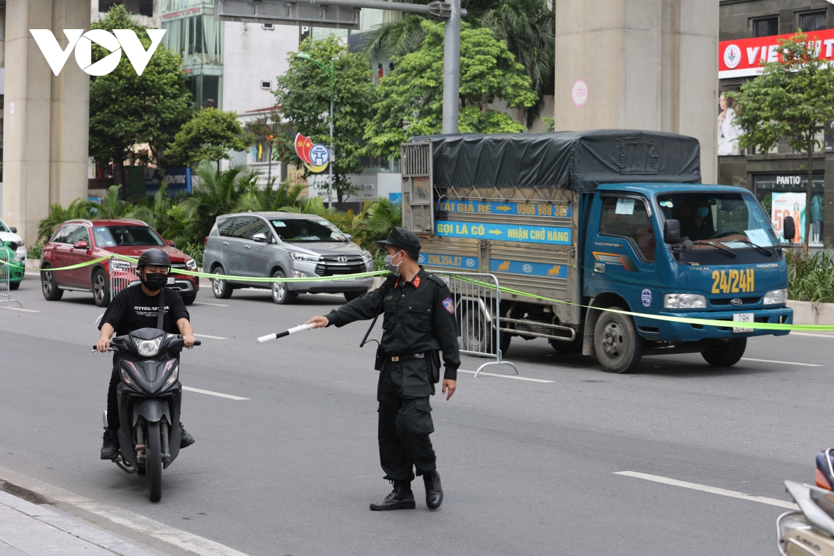 6 tổ 'cơ động mạnh' ở Hà Nội xử lý hàng loạt trường hợp vi phạm - Ảnh 6.