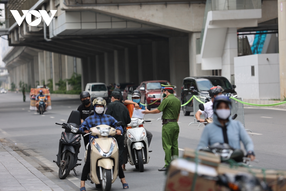6 tổ 'cơ động mạnh' ở Hà Nội xử lý hàng loạt trường hợp vi phạm - Ảnh 8.