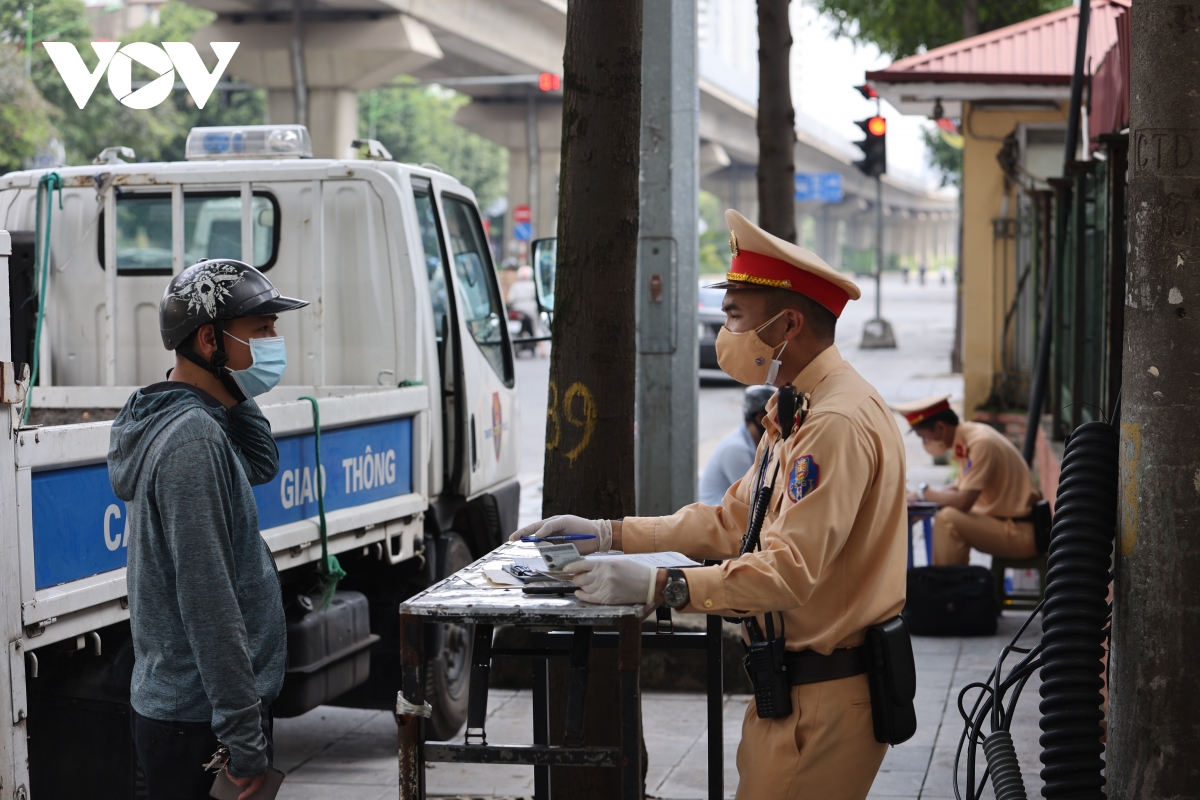 6 tổ 'cơ động mạnh' ở Hà Nội xử lý hàng loạt trường hợp vi phạm - Ảnh 17.