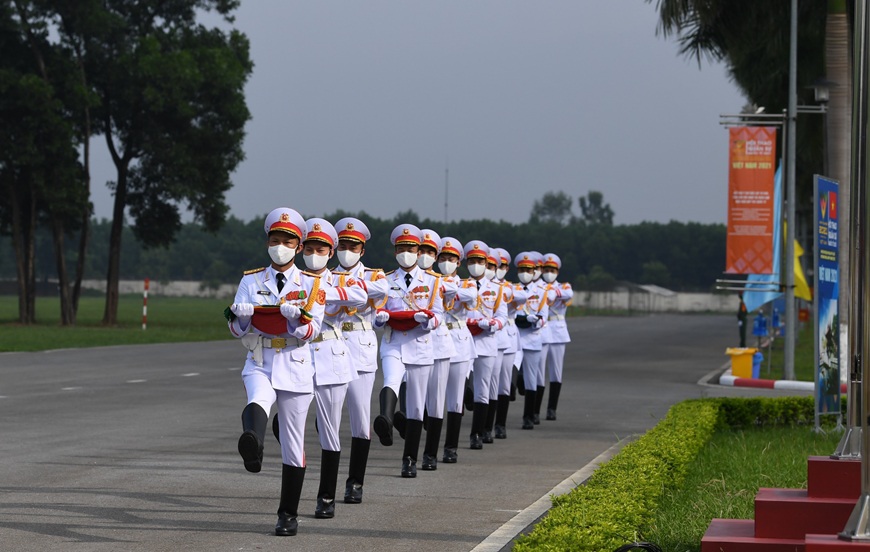 Thượng cờ các quốc gia tham dự Army Games 2021 tại Việt Nam - Ảnh 2.