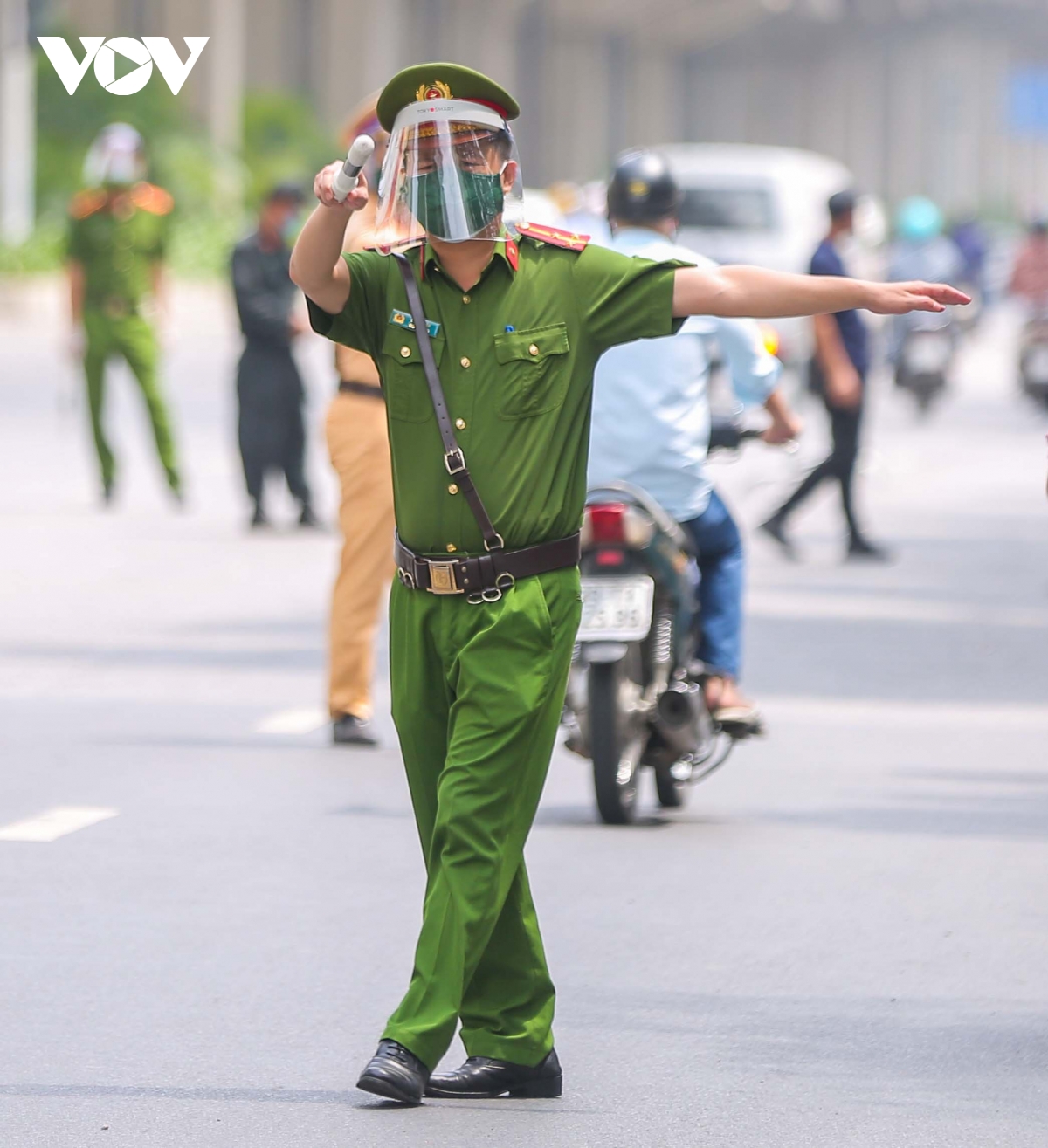 6 tổ 'cơ động mạnh' ở Hà Nội xử lý hàng loạt trường hợp vi phạm - Ảnh 14.