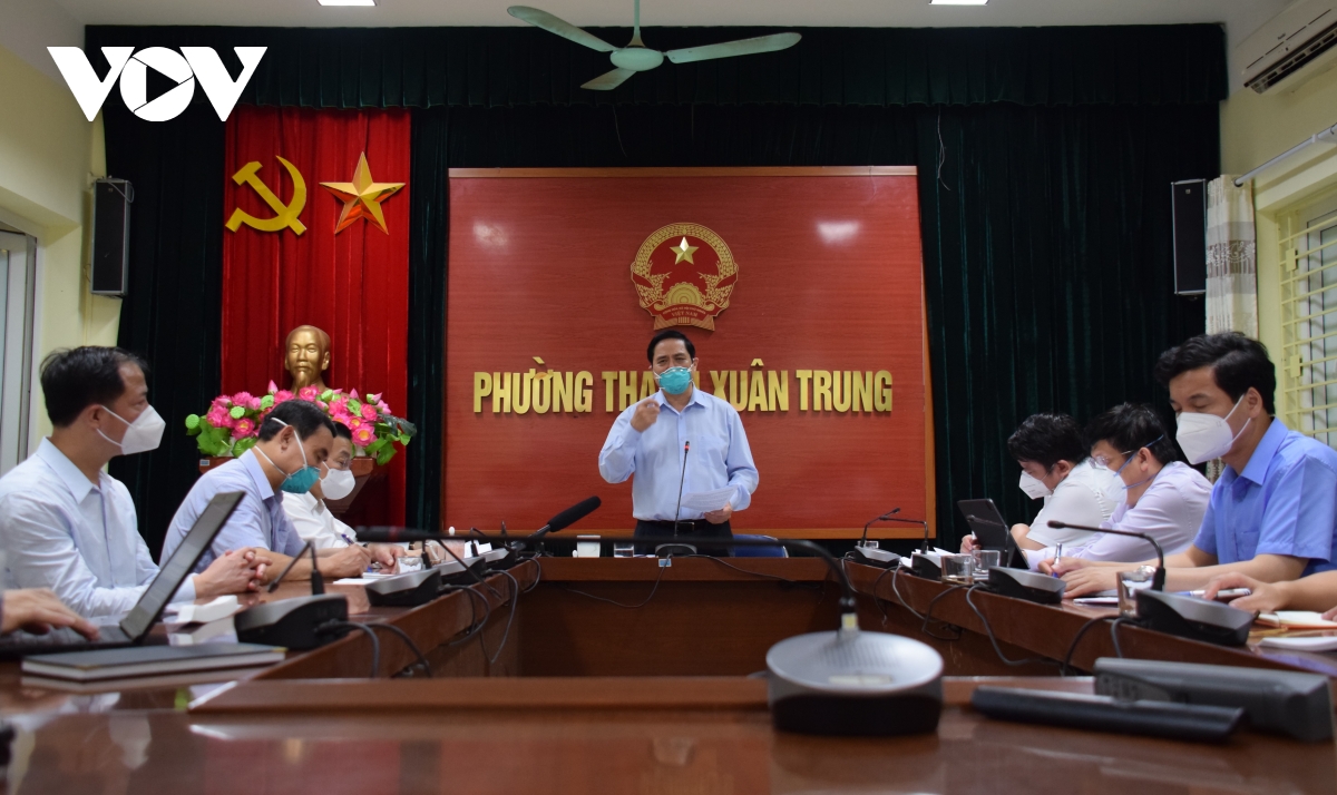 Thị sát 'điểm nóng' COVID-19 tại Hà Nội, Thủ tướng đề nghị kiện toàn ngay lãnh đạo phường - Ảnh 4.