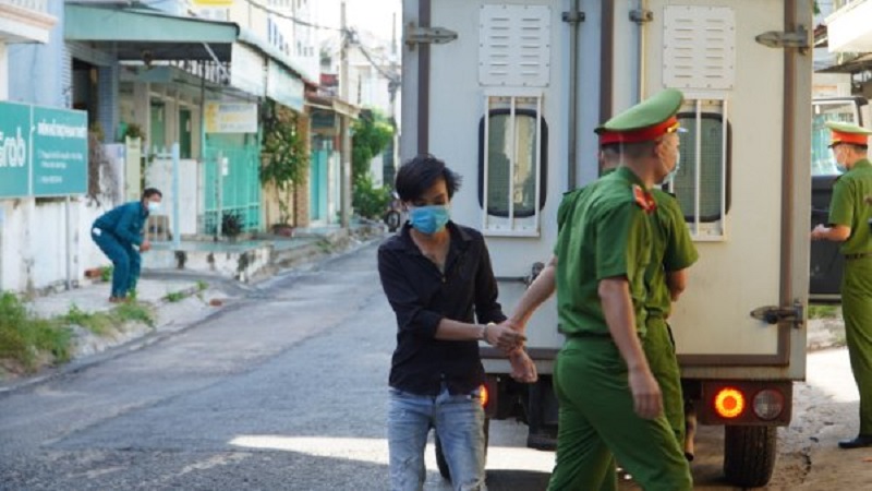 Bình Thuận: Bị phạt 12 tháng tù vì 'thông chốt' kiểm soát dịch, chống người thi hành công vụ - Ảnh 1.