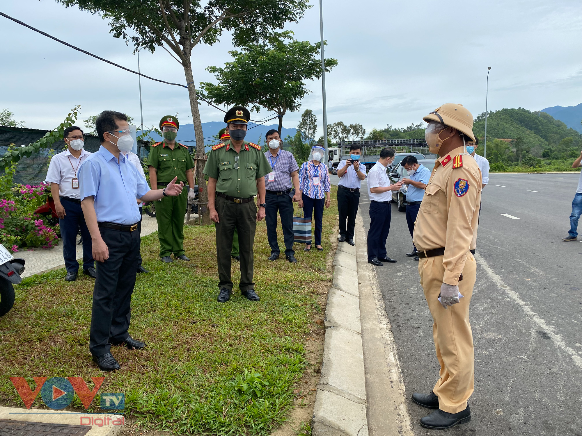 Đà Nẵng sẽ test nhanh tất cả các lái xe vào trung tâm thành phố - Ảnh 1.