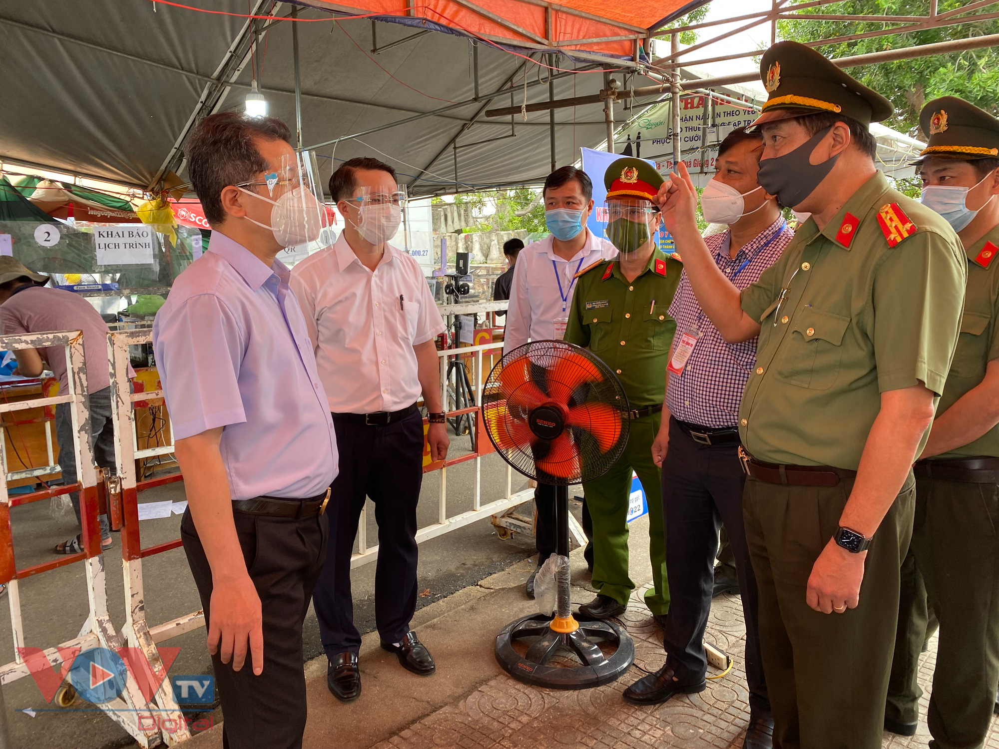 Đà Nẵng sẽ test nhanh tất cả các lái xe vào trung tâm thành phố - Ảnh 3.