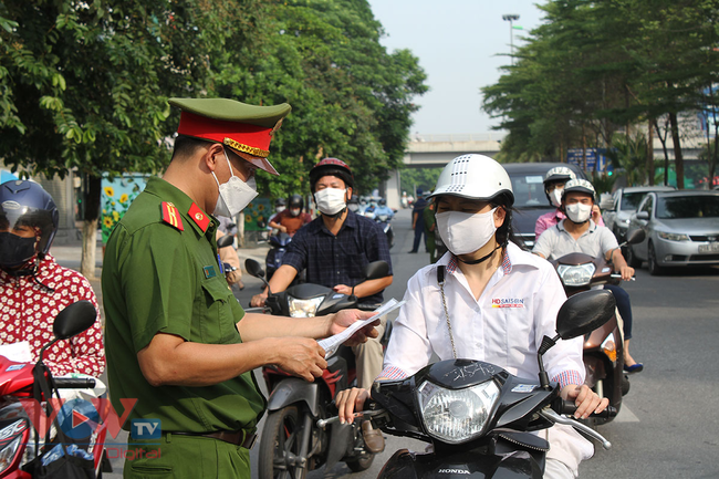 Tiếp tục xử phạt hơn 1,7 tỷ đồng các lỗi vi phạm quy định phòng, chống dịch  - Ảnh 1.