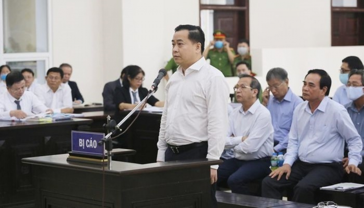 Ngoài 5 tỷ đồng, Phan Văn Anh Vũ khai nhiều lần biếu 'quà' - Ảnh 1.