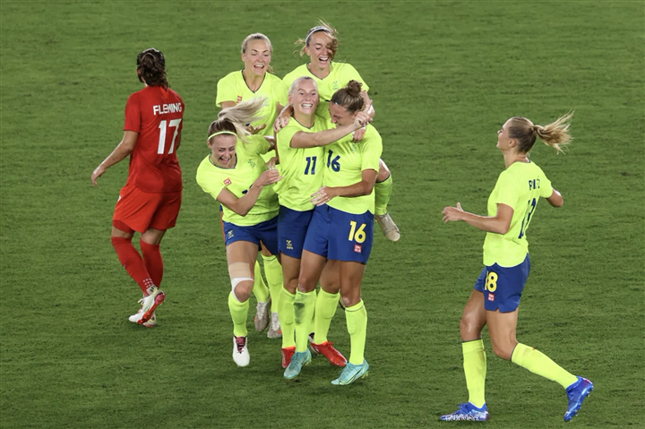 Olympic Tokyo: Đánh bại Thụy Điển, Canada giành huy chương vàng bóng đá nữ - Ảnh 2.
