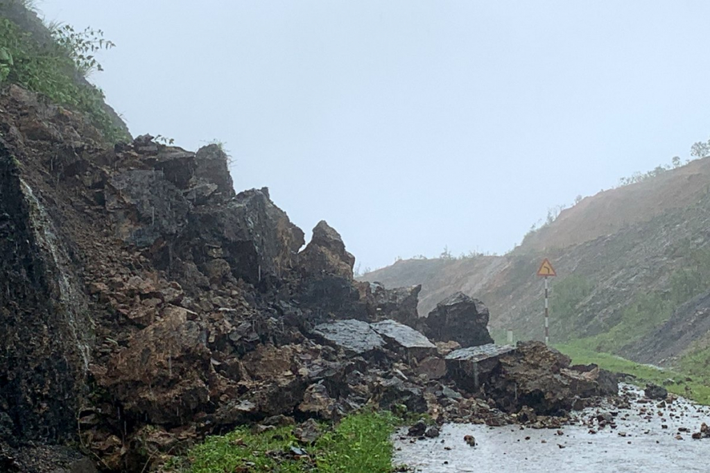 Thời tiết hôm nay: Vùng núi Bắc Bộ có nơi mưa to, đề phòng lũ quét và sạt lở đất - Ảnh 1.