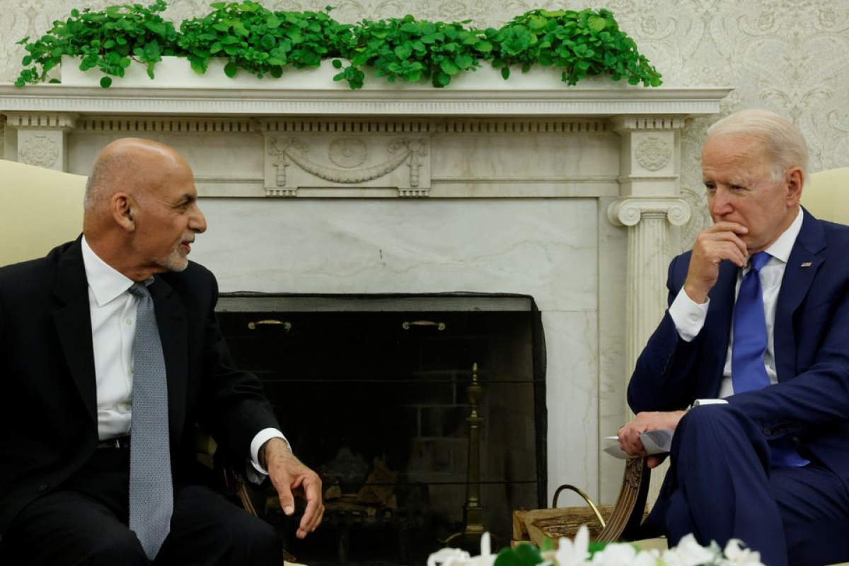 Tiết lộ về cuộc gọi cuối cùng của Tổng thống Biden với Tổng thống Ghani - Ảnh 2.