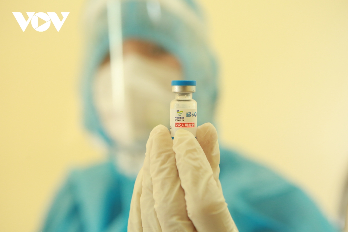Hà Nội bắt đầu tiêm những liều vaccine Vero Cell đầu tiên cho người dân - Ảnh 7.