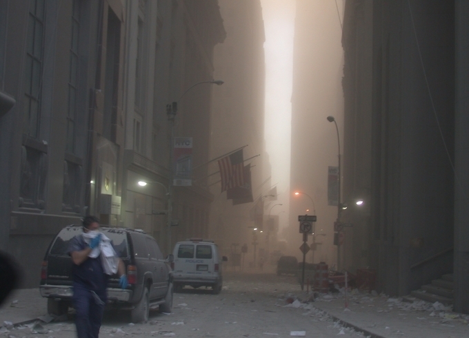 Những bức ảnh chưa từng công bố về vụ khủng bố ngày 11/9 - Ảnh 2.