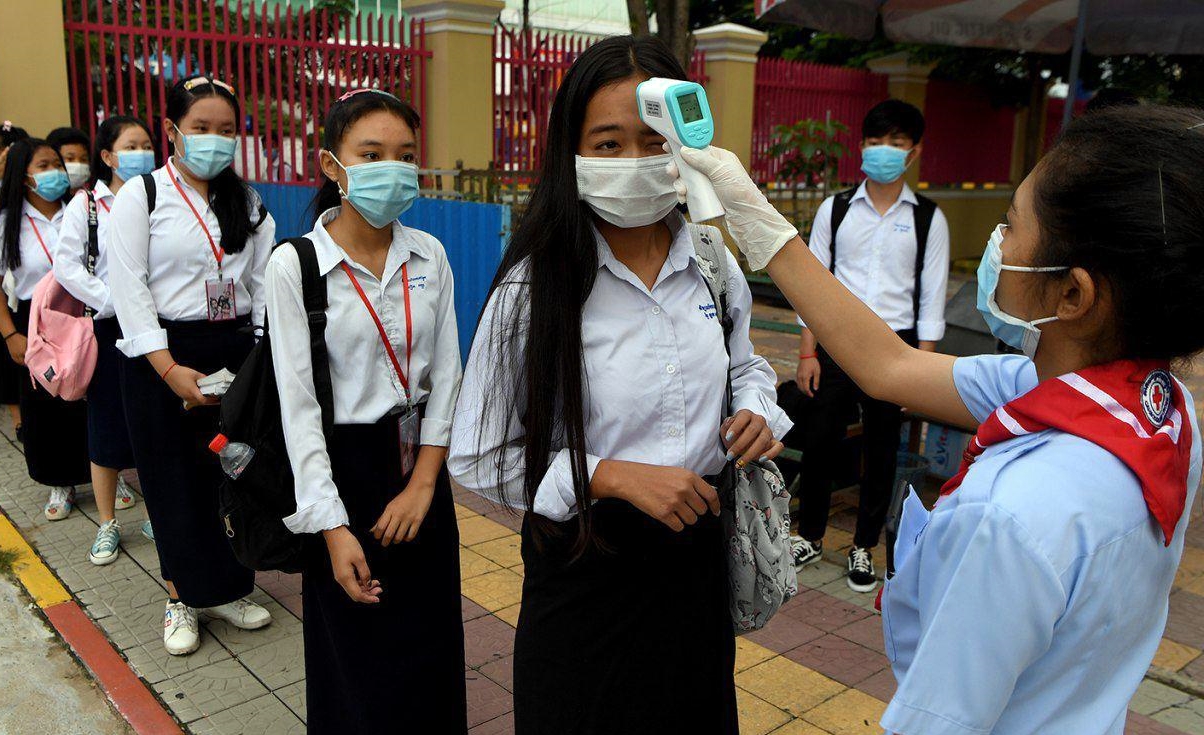 Số ca nhiễm Covid-19 tăng trở lại khi Campuchia ra quyết định cho phép học sinh tới trường.jpg