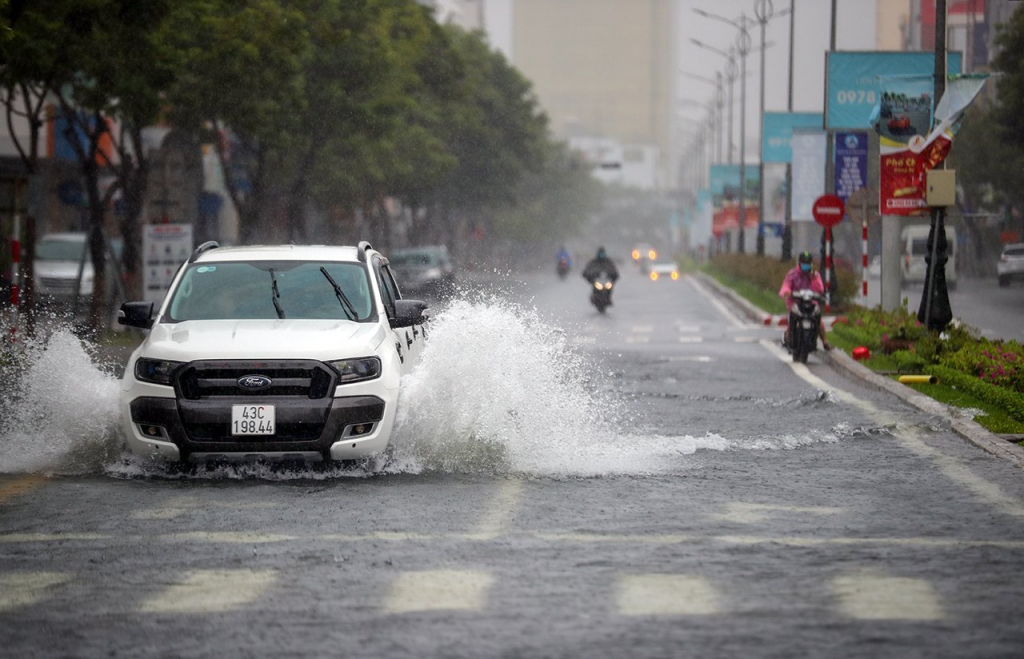 Thời tiết hôm nay: Khu vực đồng bằng và ven biển Bắc Bộ, Thanh Hóa, Nghệ An có mưa to đến rất to - Ảnh 1.