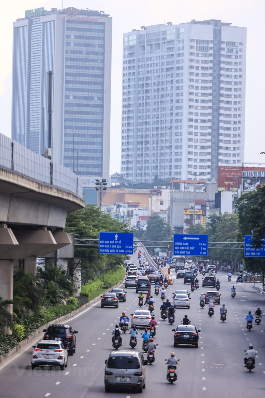 Giao thông ở Hà Nội nhộn nhịp trong ngày đầu dỡ bỏ 39 chốt kiểm soát - Ảnh 11.
