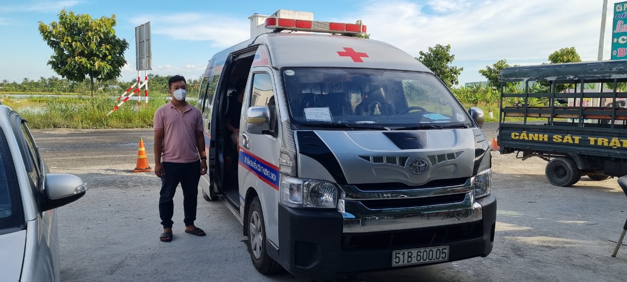 Kiên Giang: Bắt quả tang 2 xe cứu thương tư nhân chở thuê người từ vùng dịch về quê - Ảnh 2.