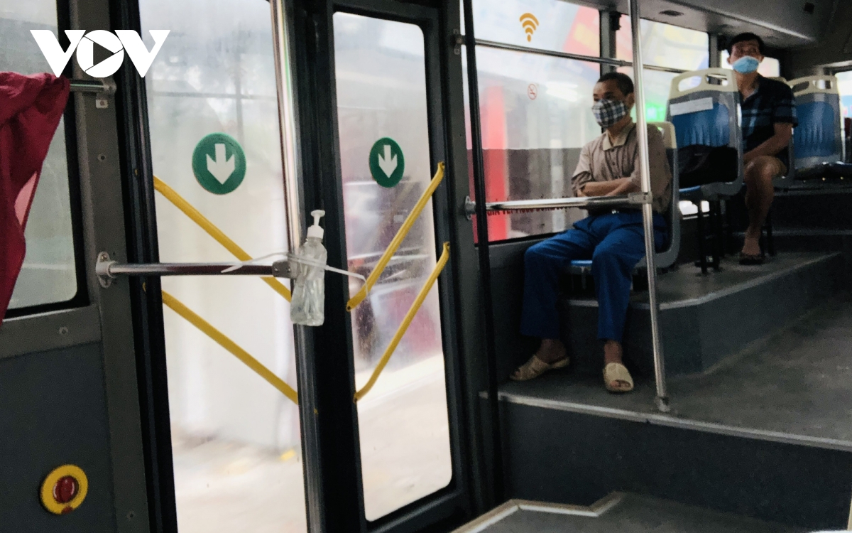 Hà Nội: Hành khách đi xe buýt phải có thẻ xanh/thẻ vàng - Ảnh 1.