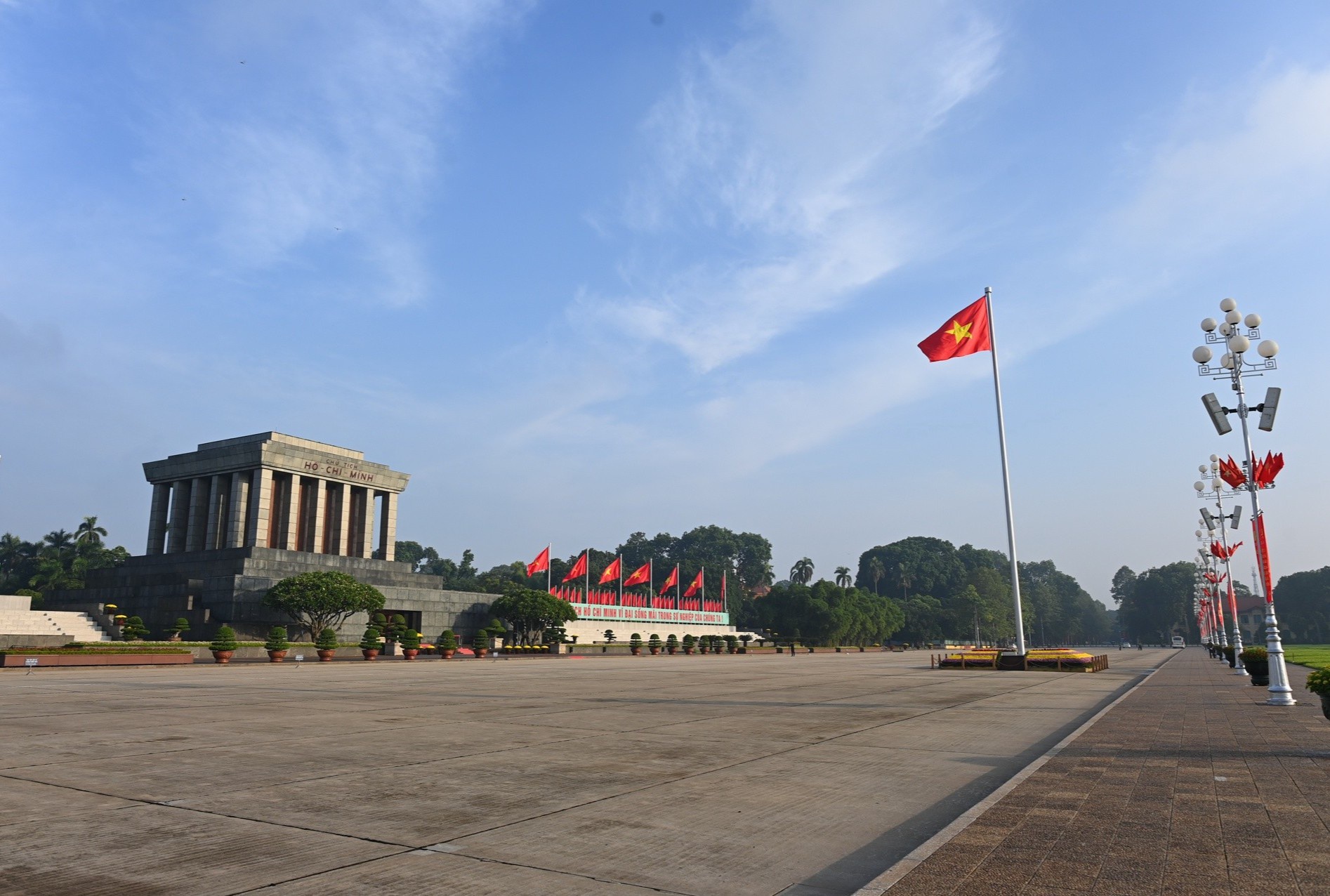 Lễ thượng cờ mừng Quốc khánh ở Lăng Chủ tịch Hồ Chí Minh - Ảnh 12.