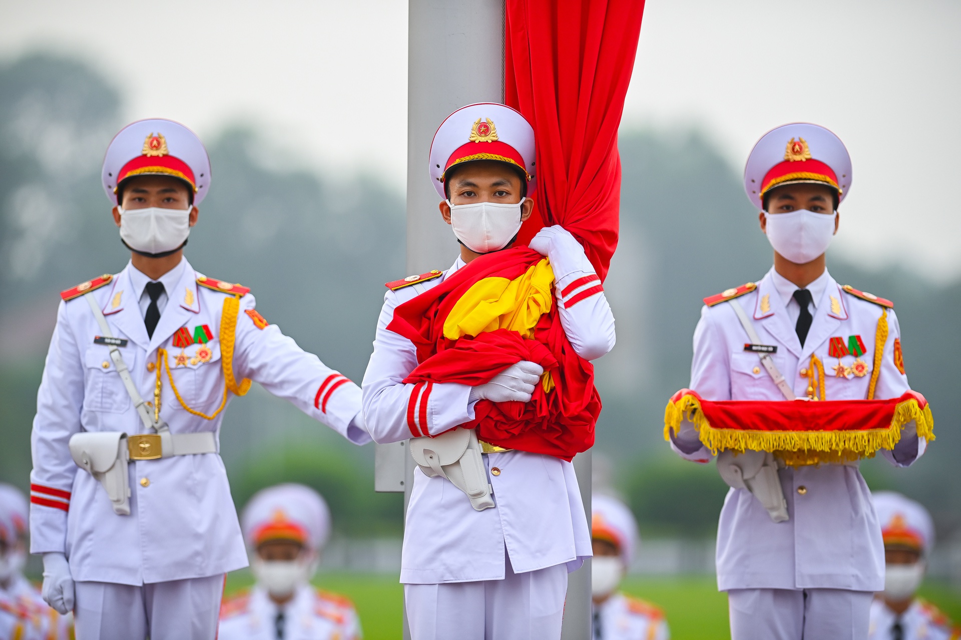 Lễ thượng cờ mừng Quốc khánh ở Lăng Chủ tịch Hồ Chí Minh - Ảnh 7.