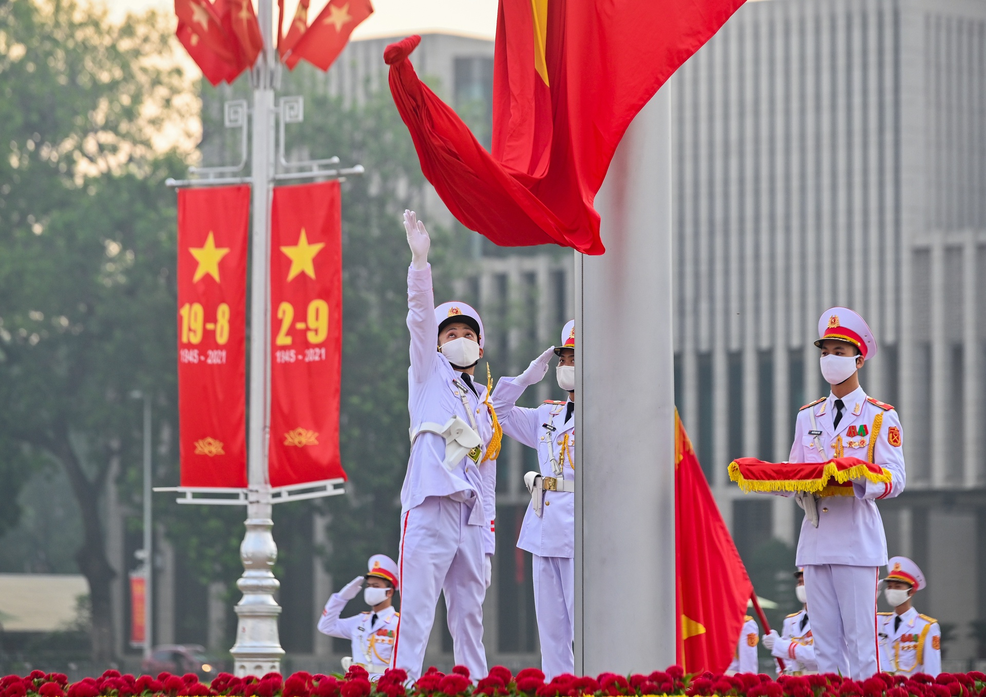 Lễ thượng cờ mừng Quốc khánh ở Lăng Chủ tịch Hồ Chí Minh - Ảnh 8.