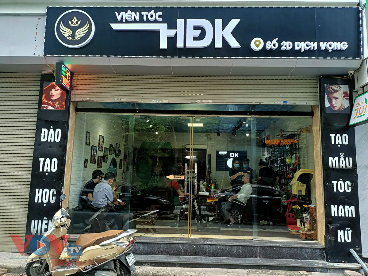 Hà Nội Hình ảnh các cửa hàng cắt tóc gội đầu trước khi tạm đóng cửa
