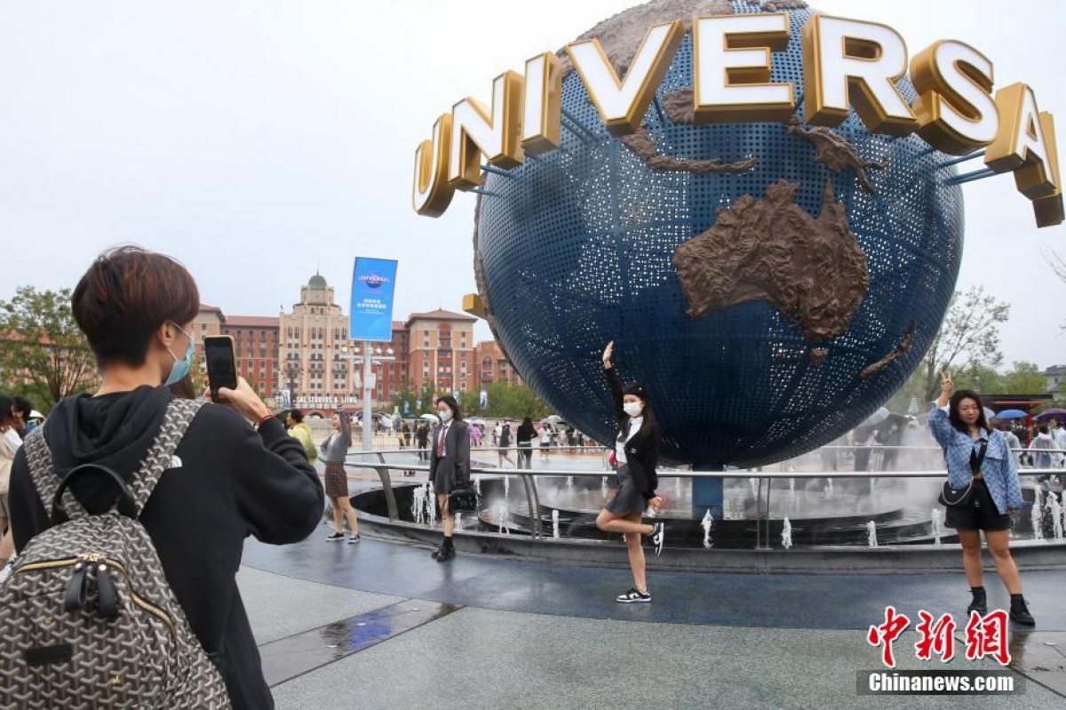 Siêu công viên giải trí Universal Studios lớn nhất thế giới khai trương tại Bắc Kinh - Ảnh 1.