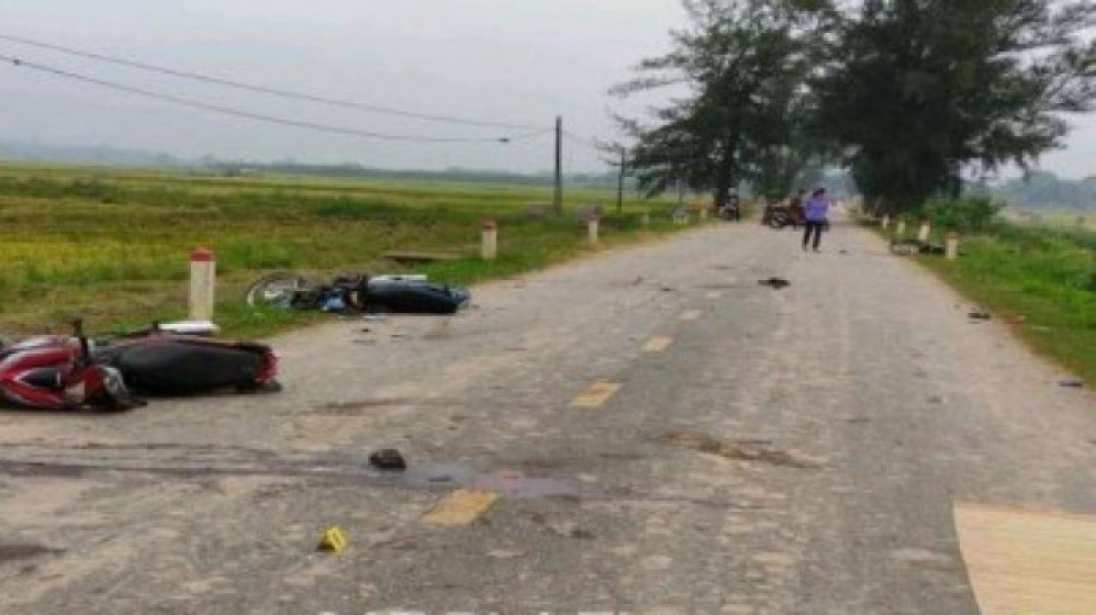 Nguyên nhân ban đầu vụ tai nạn giao thông khiến 5 người chết ở Phú Thọ - Ảnh 2.