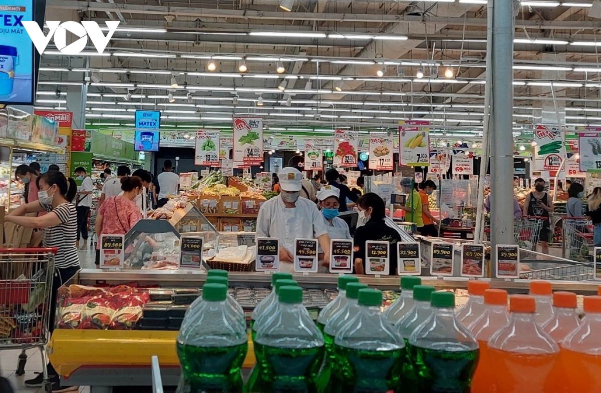 Nhiều siêu thị ở Hà Nội đông đúc trở lại, khó đảm bảo giãn cách phòng chống dịch - Ảnh 11.