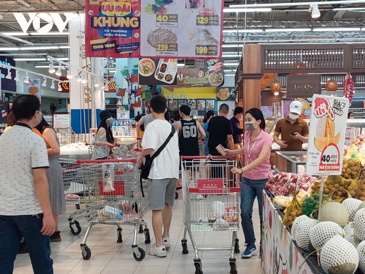 Nhiều siêu thị ở Hà Nội đông đúc trở lại, khó đảm bảo giãn cách phòng chống dịch - Ảnh 7.
