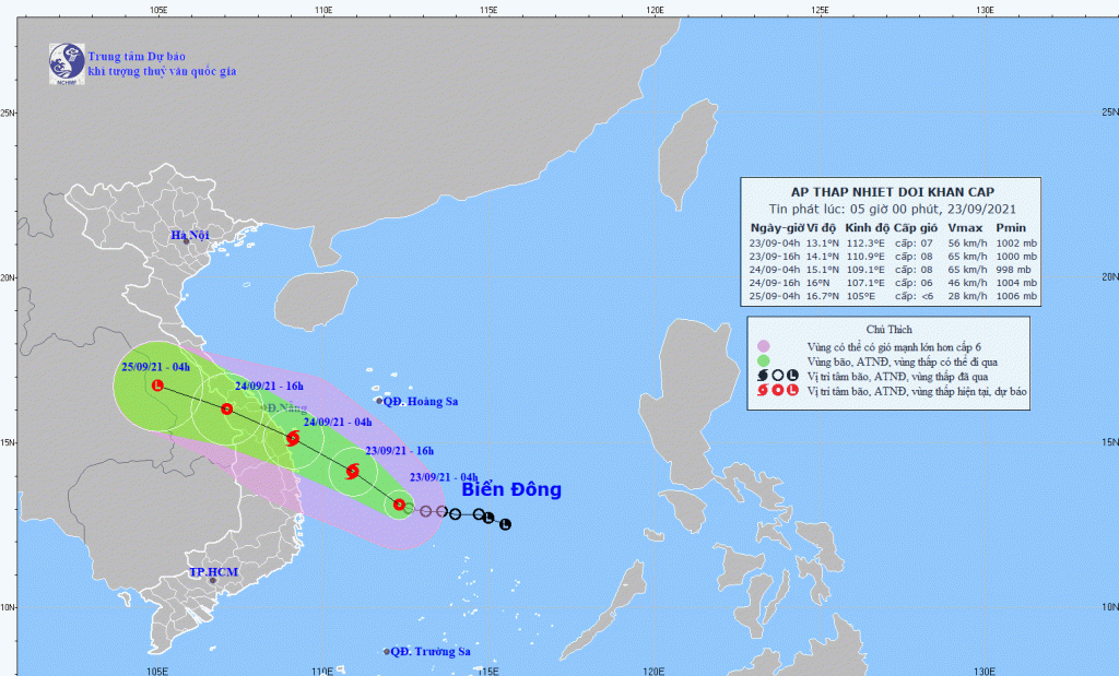 Áp thấp nhiệt đới ngoài khơi Phú Yên, Bình Định có thể mạnh lên thành bão trong 12 giờ tới - Ảnh 1.