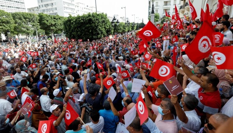 Biểu tình lớn ở Tunisia chống lại Tổng thống Kais Saeed - Ảnh 1.