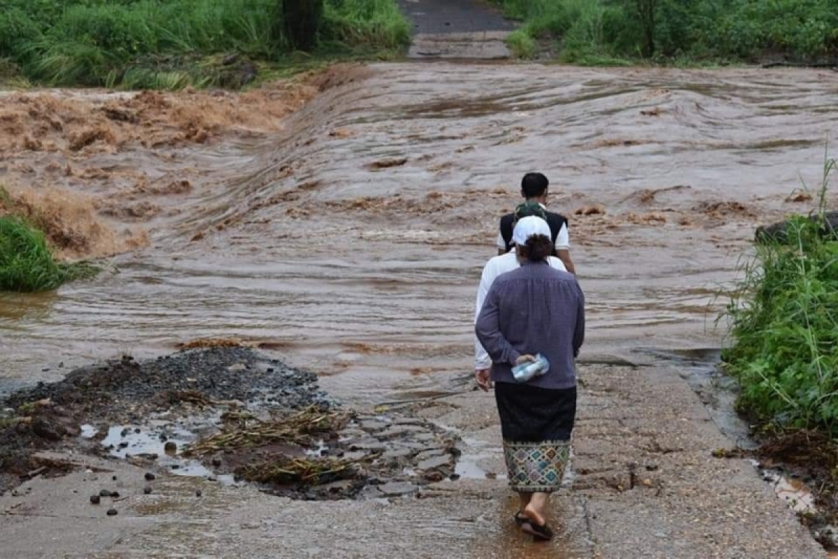 Lào: Mưa to kéo dài gây ngập lụt nhiều tỉnh Nam Lào - Ảnh 2.