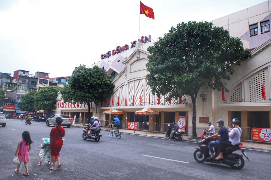 Chợ Hà Nội dè dặt hoạt động sau khi nới lỏng giãn cách xã hội - Ảnh 5.