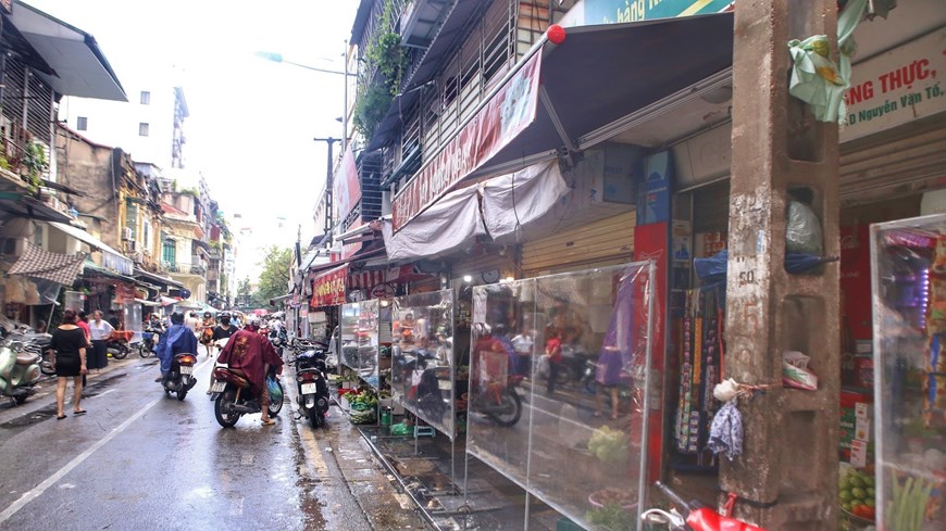 Chợ Hà Nội dè dặt hoạt động sau khi nới lỏng giãn cách xã hội - Ảnh 9.