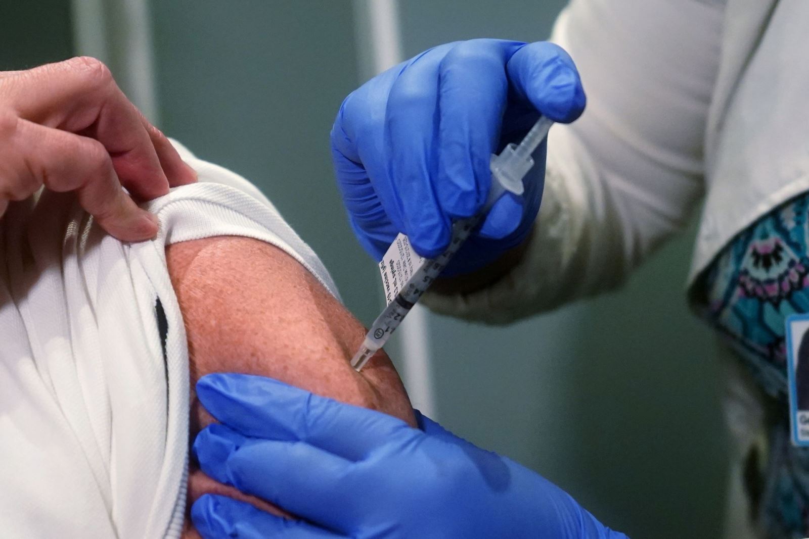 New York có thể điều Vệ binh Quốc gia thay nhân viên y tế chưa tiêm vaccine COVID-19 - Ảnh 1.